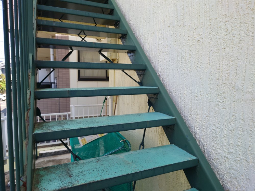 藤沢市の鉄骨階段塗装工事
