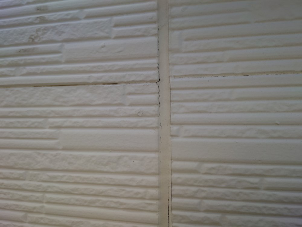 外壁シーリング（コーキング）打ち替えの費用相場と失敗しない工法選択【写真事例付き】