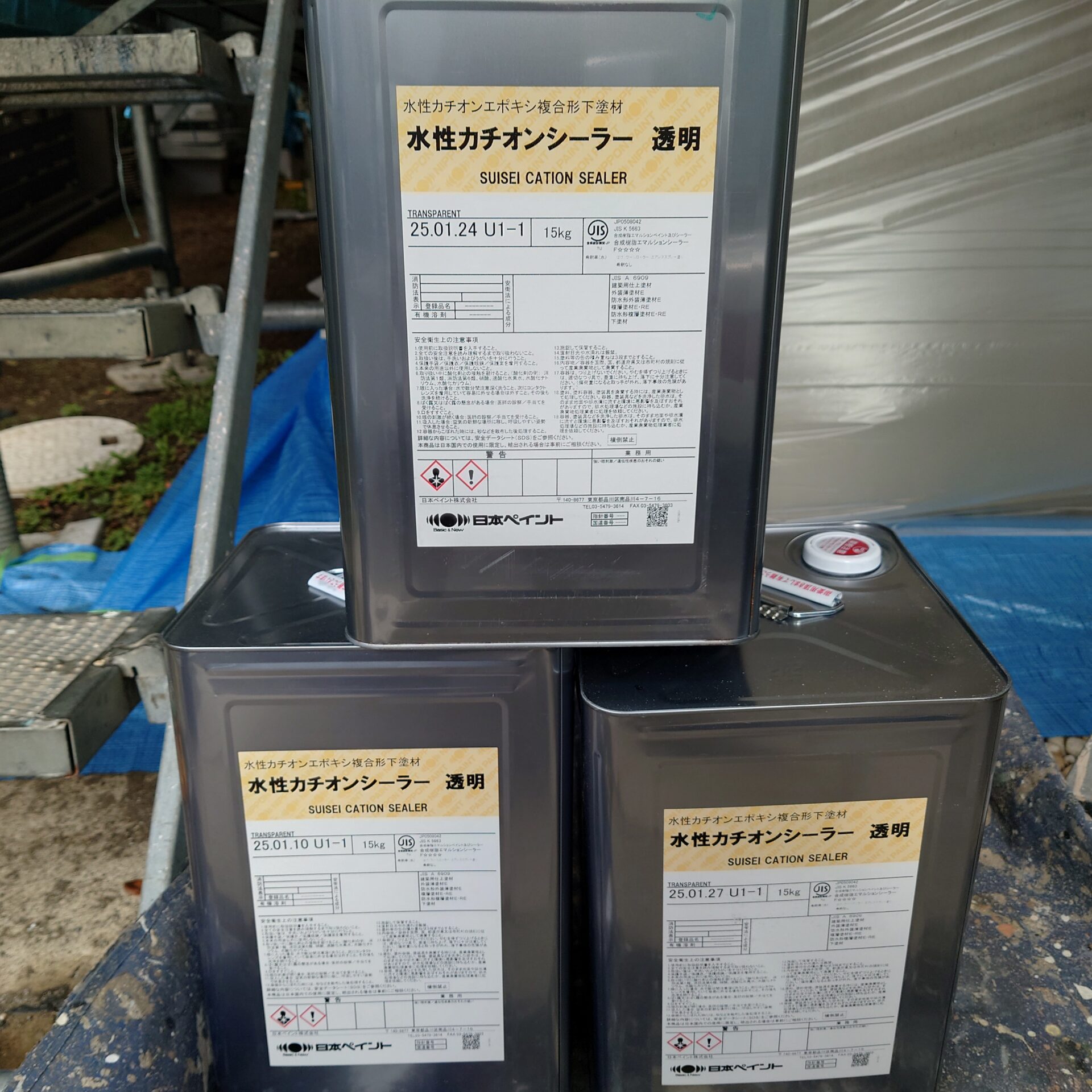 下塗りの前の下塗り。藤沢市のK様邸の下塗り１回目です。