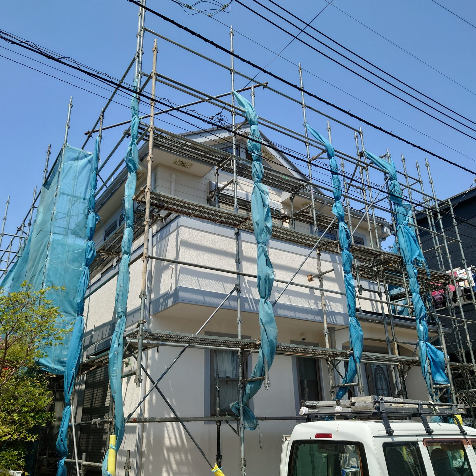 藤沢市太平台K様邸が足場解体を残して外壁塗装工事が本日完了致しました。