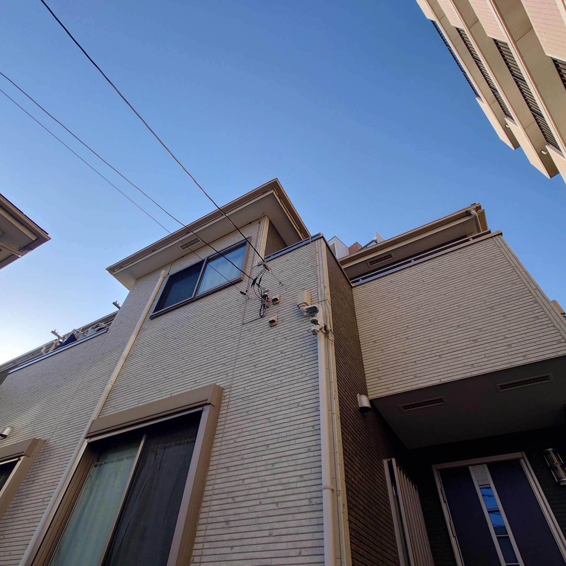 藤沢市菖蒲沢K様邸。外壁塗装、シーリング打ち替え工事。外壁、付帯部シリコン塗料にて施工致しました。