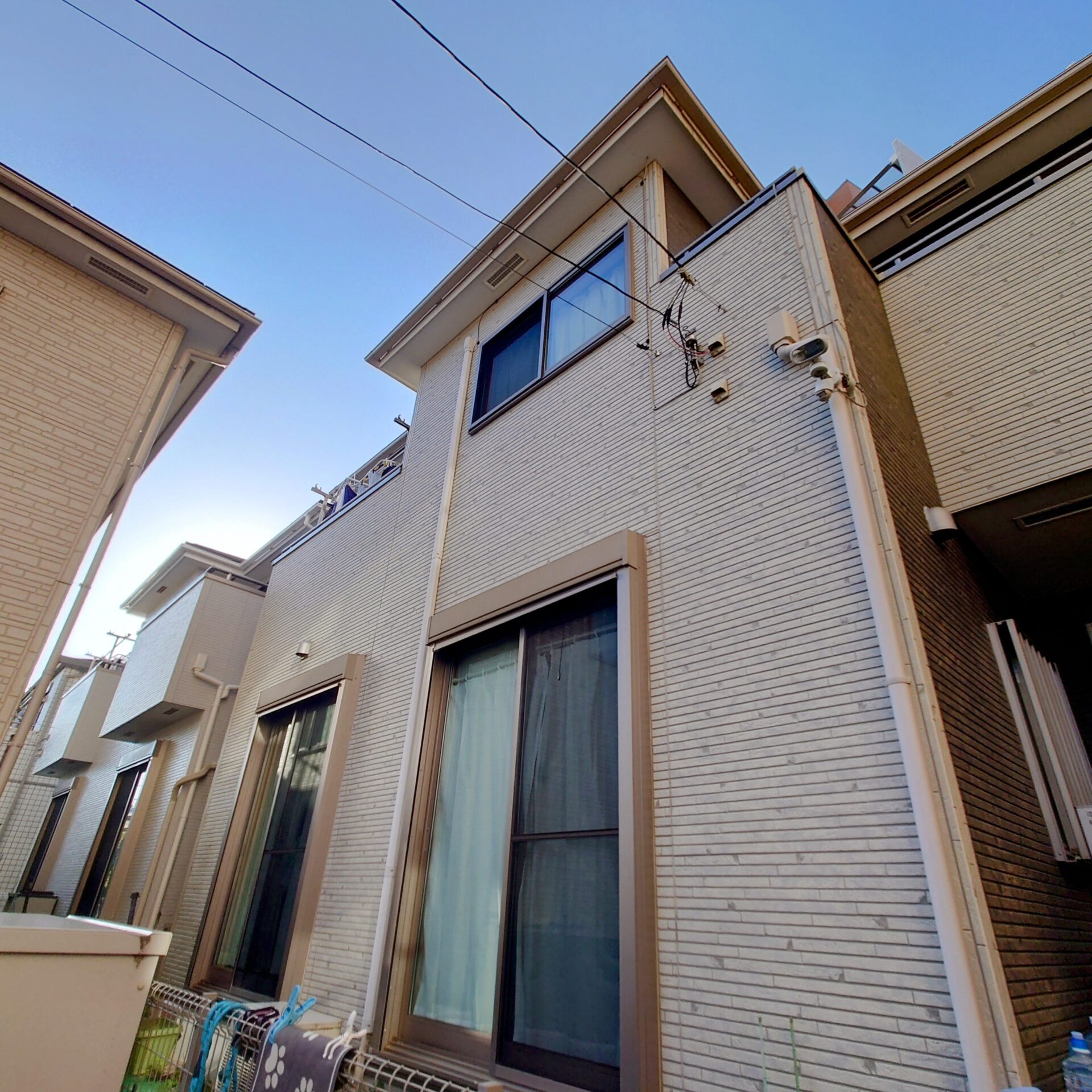 藤沢市菖蒲沢K様邸。外壁塗装、シーリング打ち替え工事。外壁、付帯部シリコン塗料にて施工致しました。