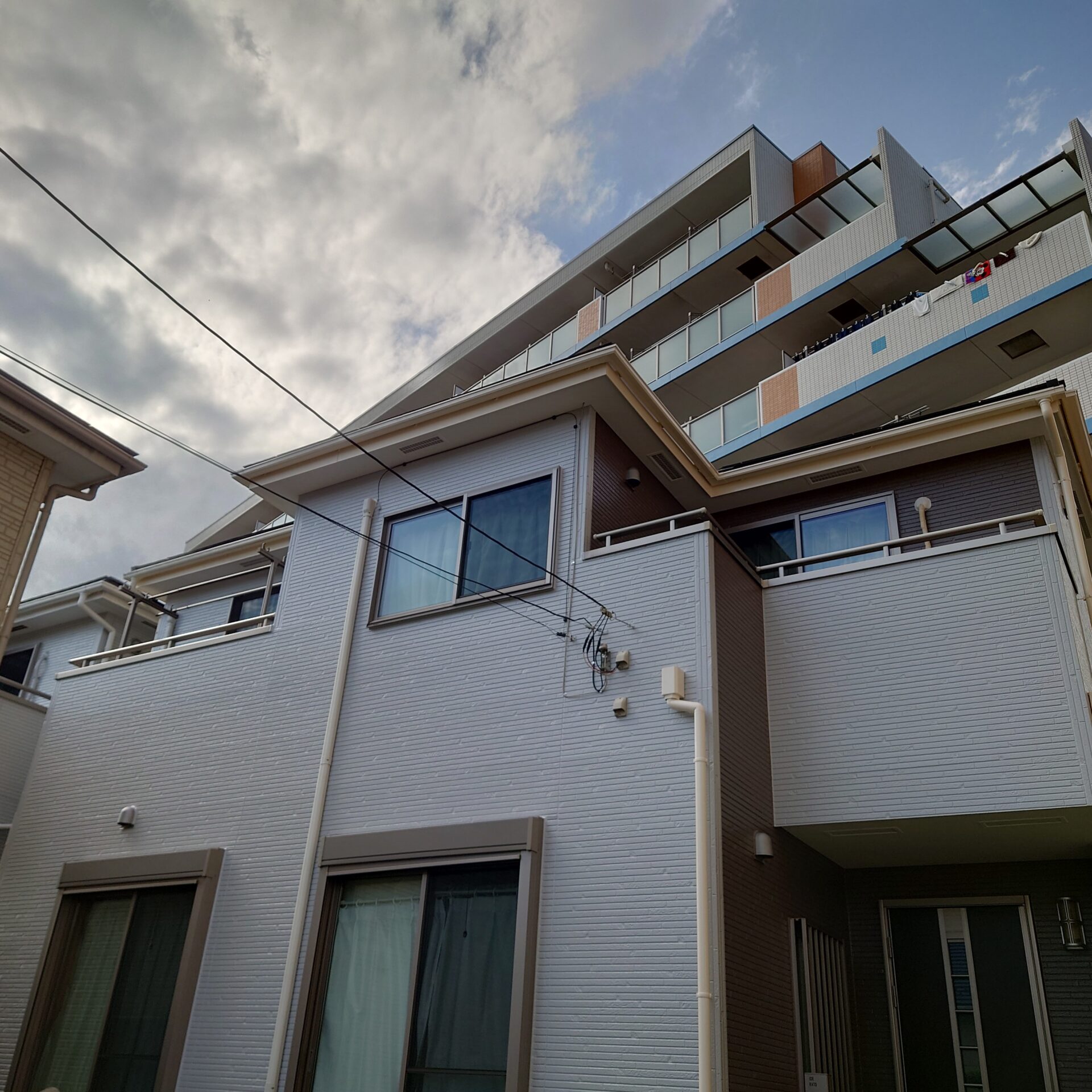 藤沢市菖蒲沢K様邸。外壁塗装、シーリング打ち替え工事。外壁、付帯部シリコン塗料にて施工致しました。