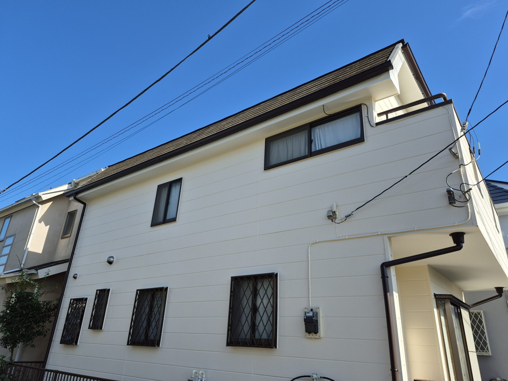 藤沢市鵠沼海岸。直張りサイディングボードの外壁塗装工事。