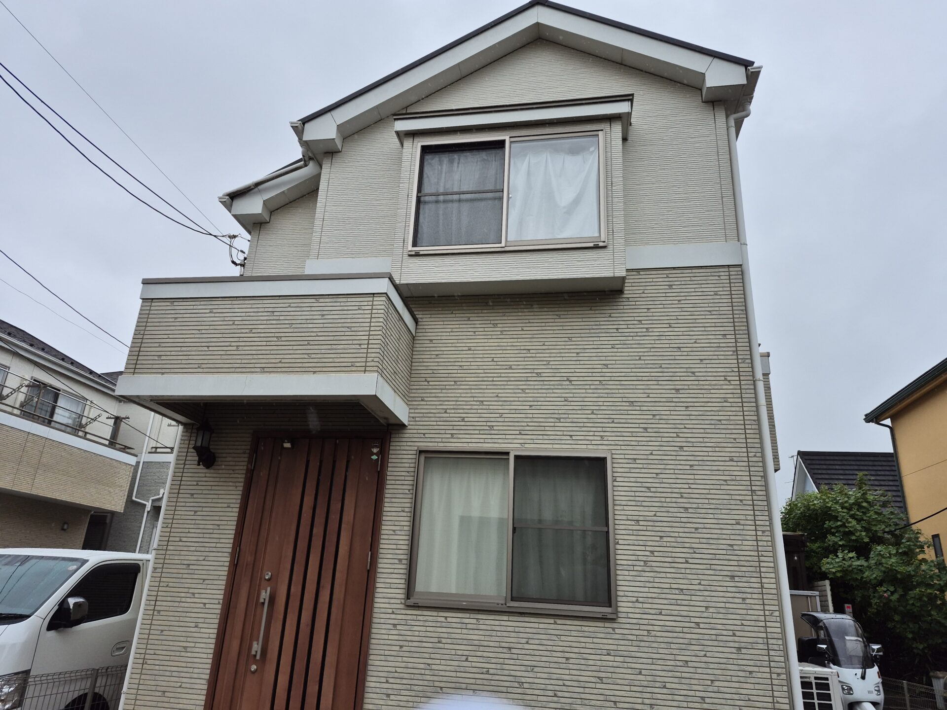 藤沢市遠藤のK様邸。ナノコンポジットWと付帯部には無機系塗料にて仕上げました。