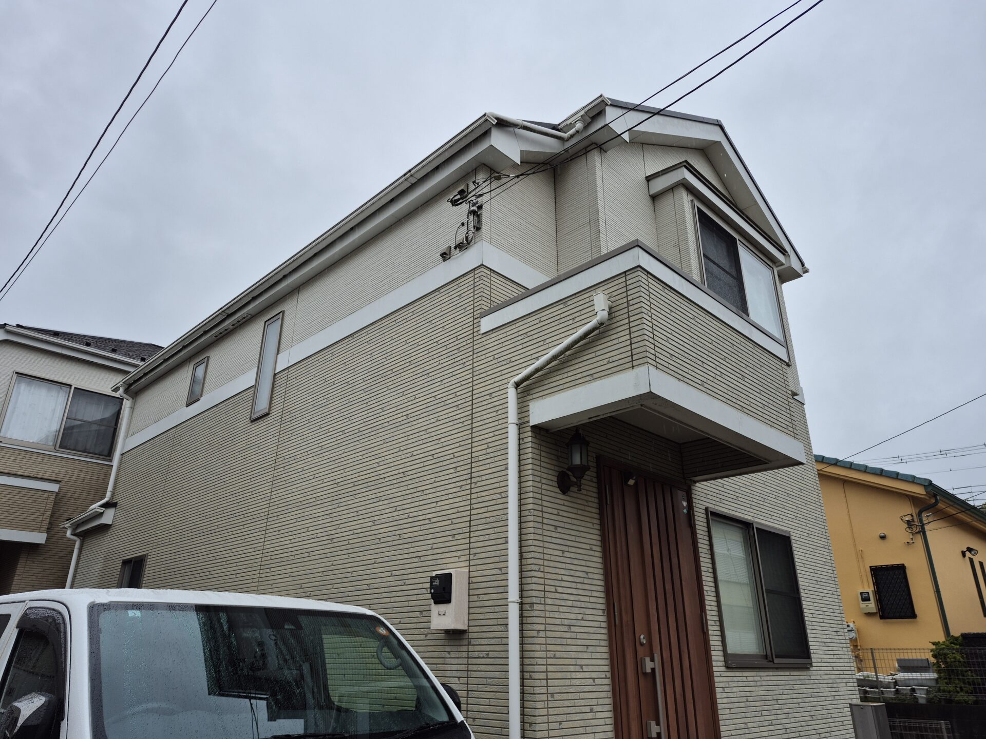 藤沢市遠藤のK様邸。ナノコンポジットWと付帯部には無機系塗料にて仕上げました。