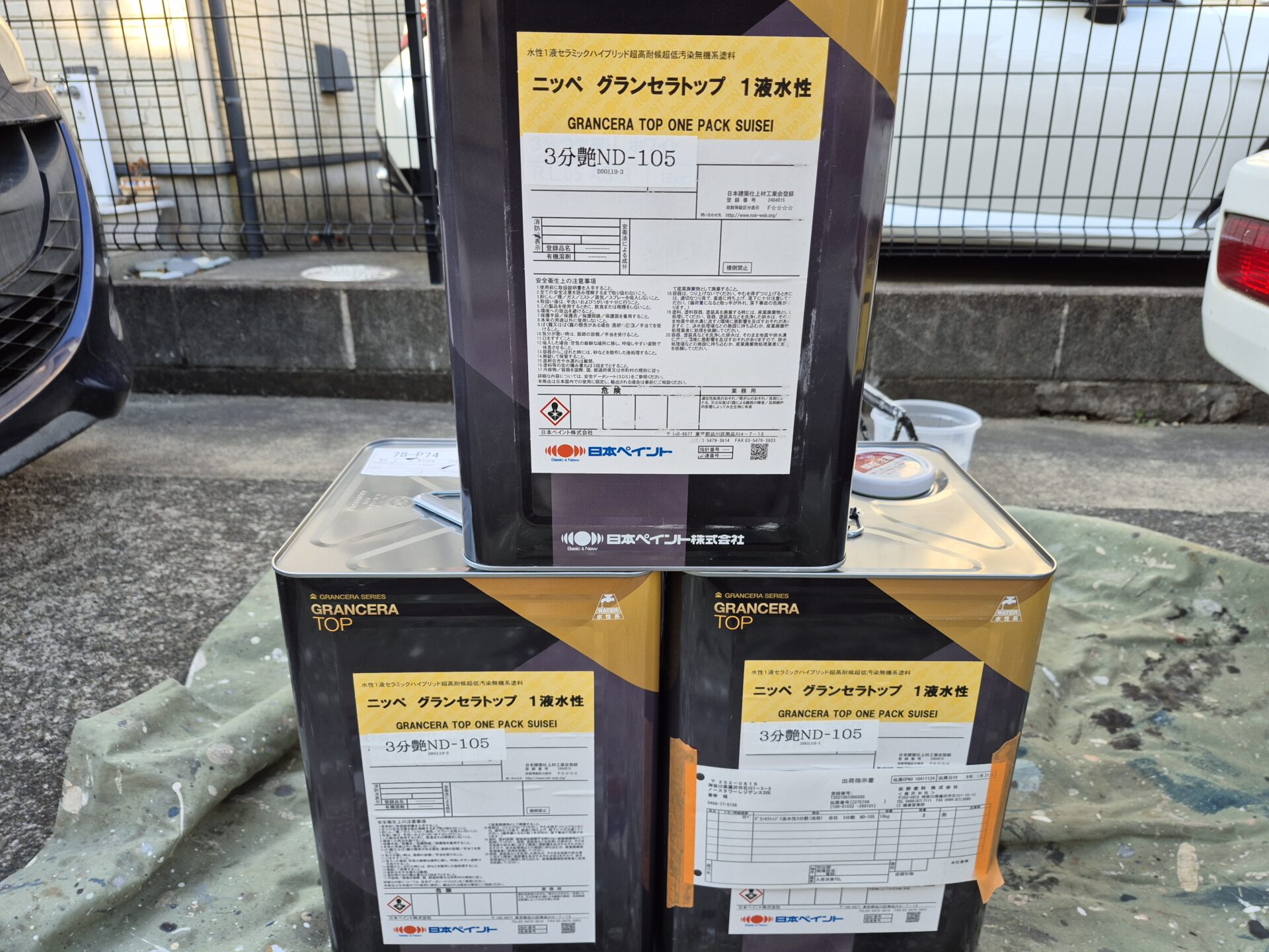 小田原市のM様邸の外壁。下塗りから仕上げまでの流れになります。