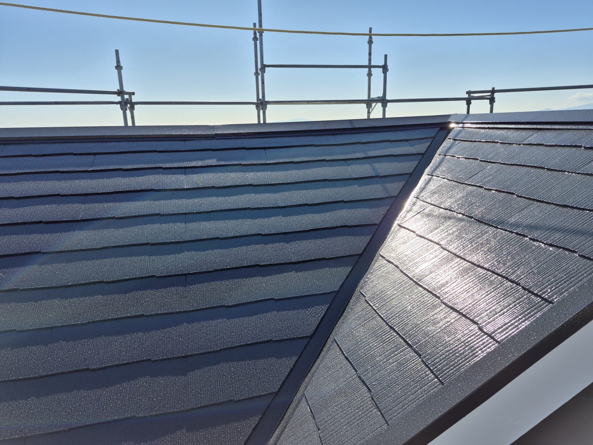 小田原市にて日本ペイントのグランセラトップ。今回で3度目の外壁塗装、M様邸の様子です。