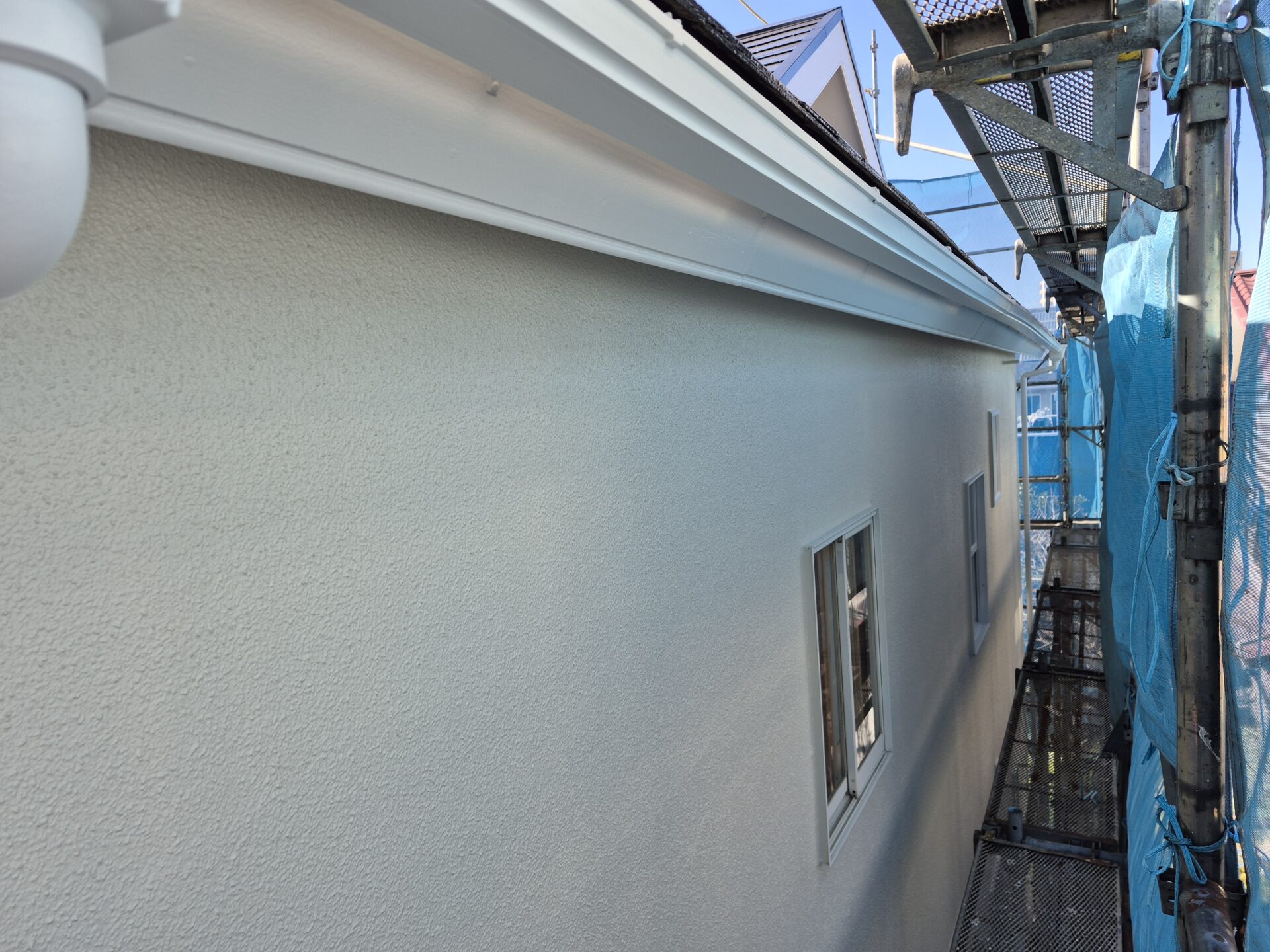 小田原市にて日本ペイントのグランセラトップ。今回で3度目の外壁塗装、M様邸の様子です。