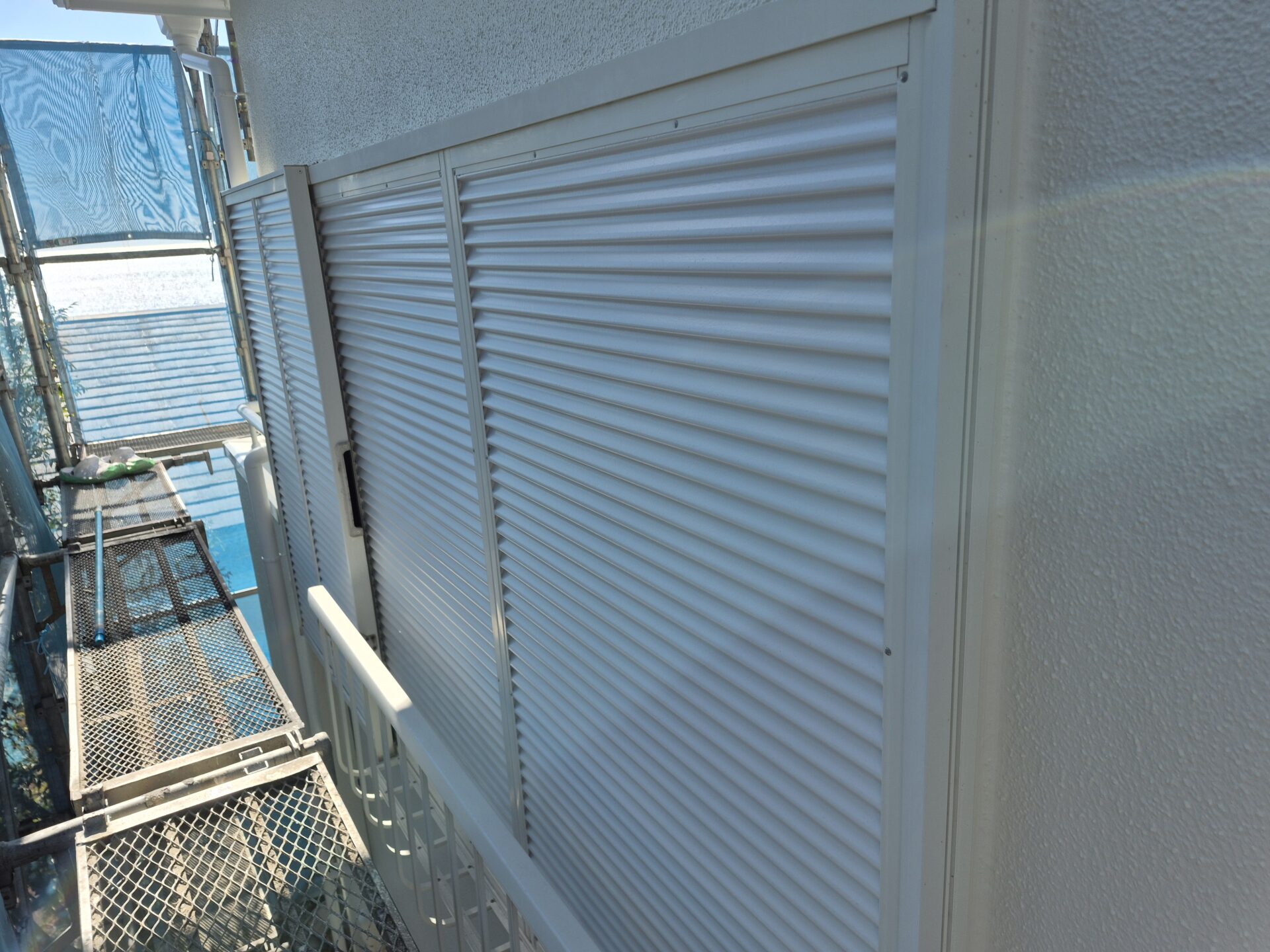 小田原市にて日本ペイントのグランセラトップ。今回で3度目の外壁塗装、M様邸の様子です。