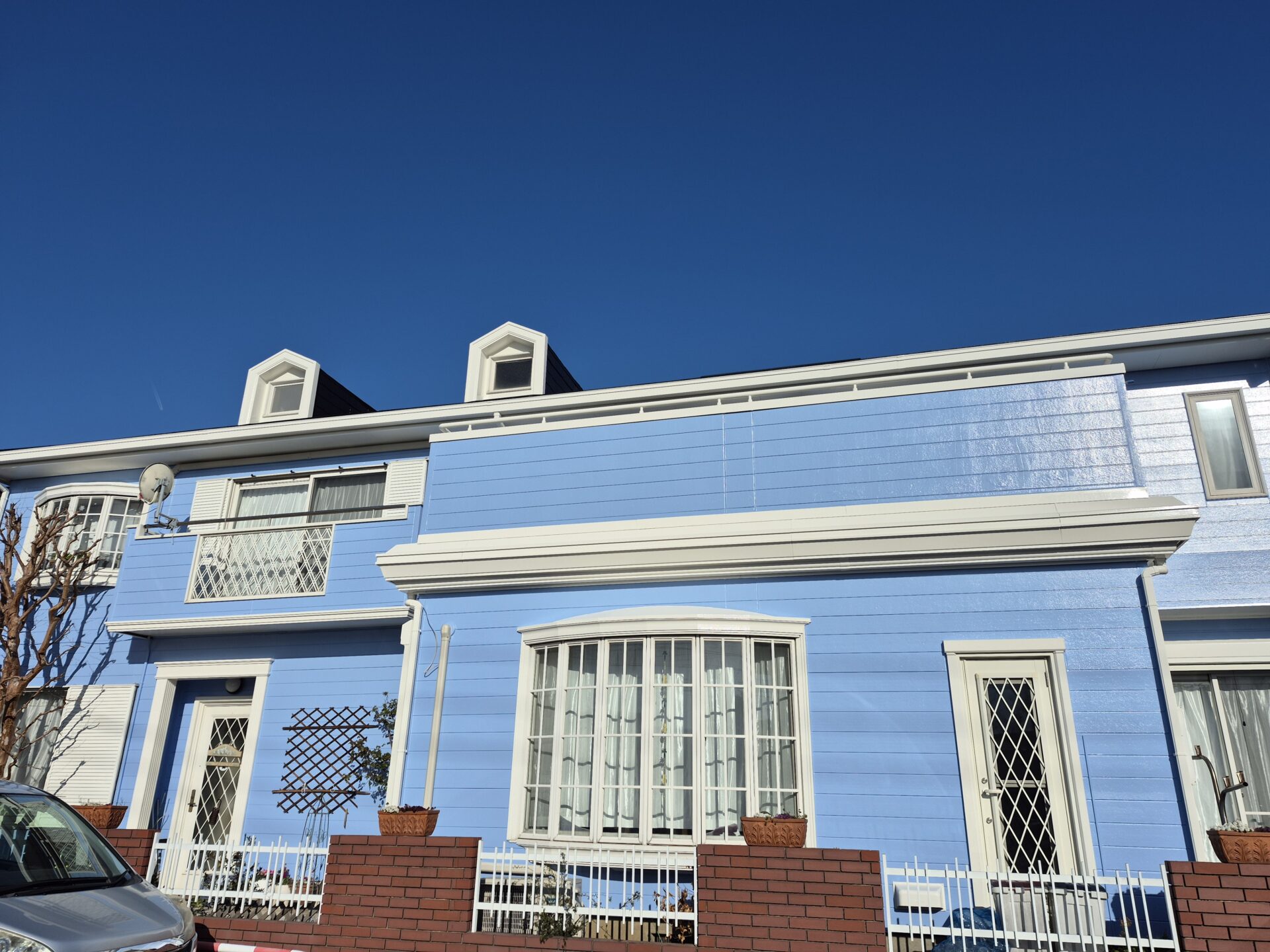 藤沢市湘南台のT様邸の屋根、外壁塗装工事足場解体後のビフォーアフターです。肉厚でガッチリ仕上げました。