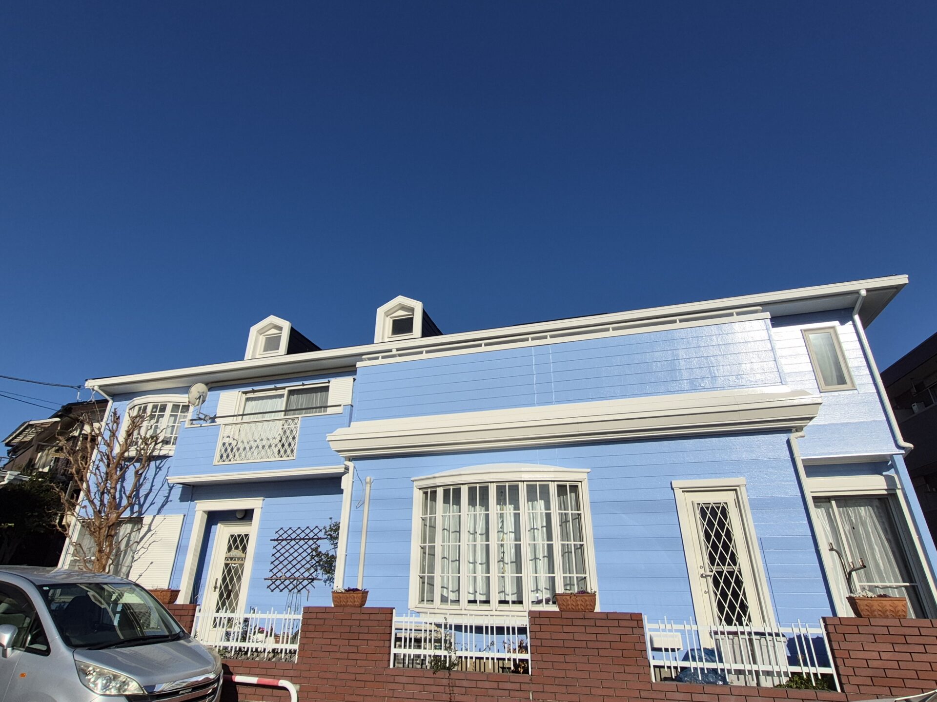 藤沢市湘南台のT様邸の屋根、外壁塗装工事足場解体後のビフォーアフターです。肉厚でガッチリ仕上げました。